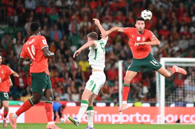 Lizbon, Portekiz. 11 Ekim 2025. Portekiz 'in Gonalo Incio savunucusu, Lizbon' daki Estadio Jose Alvalade 'de oynanan FIFA Dünya Kupası 2026 elemelerinde İrlanda' ya karşı top sürüyor.. 