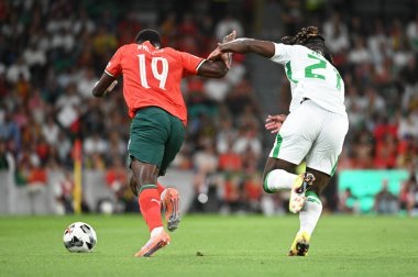 Lizbon, Portekiz. 11 Ekim 2025. Portekiz 'in Nuno Mendes savunucusu, Portekiz' de oynanan FIFA Dünya Kupası 2026 elemelerinde İrlanda karşısında Lizbon 'daki Estadio Jose Alvalade' de yer aldı.. 