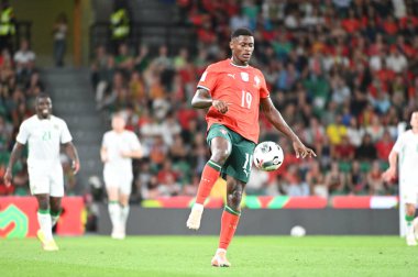 Lizbon, Portekiz. 11 Ekim 2025. Portekiz 'in Nuno Mendes savunucusu, Portekiz' de oynanan FIFA Dünya Kupası 2026 elemelerinde İrlanda karşısında Lizbon 'daki Estadio Jose Alvalade' de yer aldı.. 