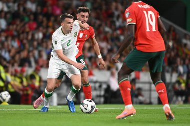 Lizbon, Portekiz. 11 Ekim 2025. Seamus Coleman, Portekiz 'de oynanan FIFA Dünya Kupası 2026 elemeleri için İrlanda maçında Lizbon' daki Estadio Jose Alvalade 'de mücadele etti.. 