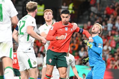 Lizbon, Portekiz. 11 Ekim 2025. Portekiz 'den Cristiano Ronaldo, Lizbon' daki Estadio Jose Alvalade 'de oynanan FIFA Dünya Kupası 2026 elemelerinde İrlanda' ya karşı mücadele ediyor.. 