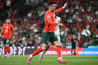 Lizbon, Portekiz. 11 Ekim 2025. Portekiz 'den Cristiano Ronaldo, Lizbon' daki Estadio Jose Alvalade 'de oynanan FIFA Dünya Kupası 2026 elemelerinde İrlanda' ya karşı mücadele ediyor.. 