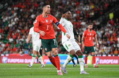 Lizbon, Portekiz. 11 Ekim 2025. Portekiz 'den Cristiano Ronaldo, Lizbon' daki Estadio Jose Alvalade 'de oynanan FIFA Dünya Kupası 2026 elemelerinde İrlanda' ya karşı mücadele ediyor.. 