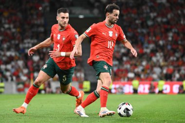 Lizbon, Portekiz. 11 Ekim 2025. Portekiz 'in Bernardo Silva orta saha oyuncusu Portekiz' de oynanan FIFA Dünya Kupası 2026 elemeleri için İrlanda ile Lizbon 'daki Estadio Jose Alvalade' de mücadele ediyor.. 