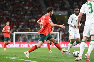 Lizbon, Portekiz. 11 Ekim 2025. Portekiz 'in Bernardo Silva orta saha oyuncusu Portekiz' de oynanan FIFA Dünya Kupası 2026 elemeleri için İrlanda ile Lizbon 'daki Estadio Jose Alvalade' de mücadele ediyor.. 