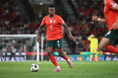 Lizbon, Portekiz. 11 Ekim 2025. Portekiz 'in Portekiz savunucusu Nlson Semedo, 2026 FIFA Dünya Kupası elemeleri için Lizbon' daki Estadio Jose Alvalade 'de İrlanda' ya karşı savaşıyor.. 
