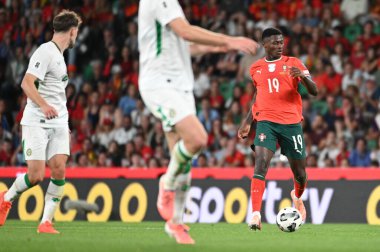 Lizbon, Portekiz. 11 Ekim 2025. Portekiz 'in Nuno Mendes savunucusu, Portekiz' de oynanan FIFA Dünya Kupası 2026 elemelerinde İrlanda karşısında Lizbon 'daki Estadio Jose Alvalade' de yer aldı.. 