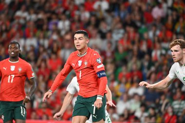 Lizbon, Portekiz. 11 Ekim 2025. Portekiz 'den Cristiano Ronaldo, Lizbon' daki Estadio Jose Alvalade 'de oynanan FIFA Dünya Kupası 2026 elemelerinde İrlanda' ya karşı mücadele ediyor.. 