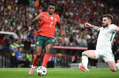 Lizbon, Portekiz. 11 Ekim 2025. Portekiz 'in Portekiz savunucusu Nlson Semedo, 2026 FIFA Dünya Kupası elemeleri için Lizbon' daki Estadio Jose Alvalade 'de İrlanda' ya karşı savaşıyor..