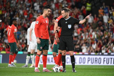 Lizbon, Portekiz. 11 Ekim 2025. Portekiz 'den Cristiano Ronaldo, Lizbon' daki Estadio Jose Alvalade 'de oynanan FIFA Dünya Kupası 2026 elemeleri için Portekiz' e karşı oynanan penaltı vuruşuna hazırlanıyor.. 