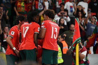 Lizbon, Portekiz. 11 Ekim 2025. Portekizli oyuncular bu golü Portekiz 'de oynanan FIFA Dünya Kupası 2026 elemelerinde Lizbon' daki Estadio Jose Alvalade 'de İrlanda' ya karşı oynadılar.. 