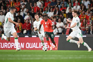 Lizbon, Portekiz. 11 Ekim 2025. Portekiz 'in Nuno Mendes savunucusu, Portekiz' de oynanan FIFA Dünya Kupası 2026 elemelerinde İrlanda karşısında Lizbon 'daki Estadio Jose Alvalade' de yer aldı..