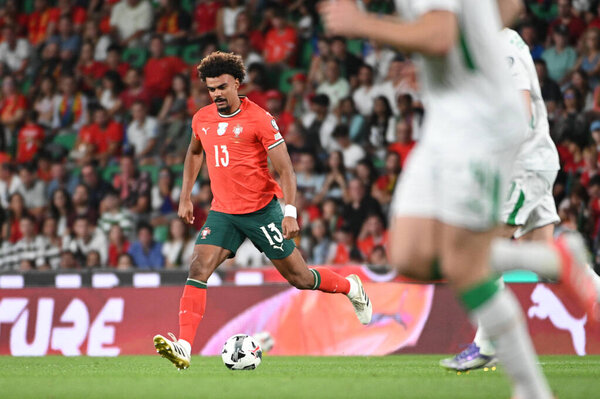 Лиссабон, Португалия. 11 октября 2025 года. Ренато Вейга защитник Португалии во время матча Португалии против Ирландии на отборочном турнире чемпионата мира 2026 года на стадионе Хосе Алваладе в Лиссабоне. 