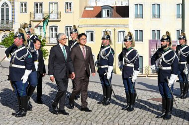 Lizbon, Portekiz. 17 Ekim 2025. Portekiz Parlamentosu Başkanı Aguiar Branco ve Kore Cumhuriyeti Ulusal Meclisi Başkanı Woo Wonshik Lizbon 'daki Meclis de Cumhuriyetçi Parti Başkanı..