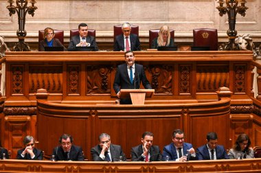 Lizbon, Portekiz. 27 Kasım 2025. Portekiz, Lizbon 'daki Meclis' te Devlet Bütçesi 2026 için son oylama..