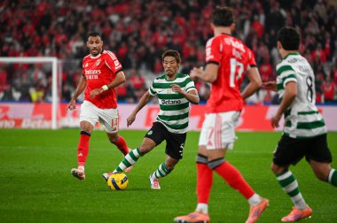 Lizbon, Portekiz. 5 Aralık 2025. Benfica 'da Lizbon' daki Estadio da Luz 'da Portekiz Ligi Spor Ligi' ne karşı mücadele eden Sporting CP 'nin orta saha oyuncusu Hidemasa Morita. 