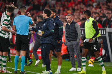 Lizbon, Portekiz. 5 Aralık 2025. Rui Manuel Gomes Lizbon 'daki Estadio da Luz' da Portekiz Ligi Spor Kulübü 'ne karşı Benfica' da Sporting CP 'nin koçu.. 