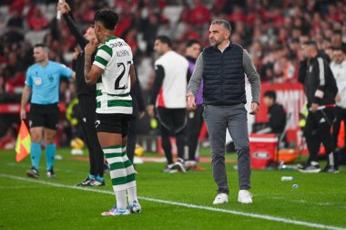 Lizbon, Portekiz. 5 Aralık 2025. Rui Manuel Gomes Lizbon 'daki Estadio da Luz' da Portekiz Ligi Spor Kulübü 'ne karşı Benfica' da Sporting CP 'nin koçu.. 
