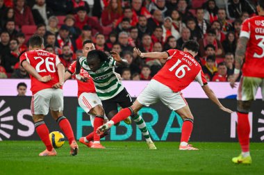 Lizbon, Portekiz. 5 Aralık 2025. Benfica 'da Lizbon' daki Estadio da Luz 'da Portekiz Ligi' nin Sporting CP 'sine karşı mücadele eden Sporting CP' nin forveti Quenda. 