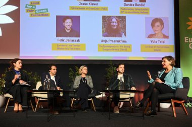 Lizbon, Portekiz. 6 Aralık 2025. Avrupa Yeşil Partisi Eş Genel Başkanı Vula Tsetsi, Jesse Klaver, Sandra Benciç, Felix Banaszak ve Anja Preenskhina, Lizbon 'da düzenlenen 2025 Avrupa Yeşil Parti Kongresi sırasında konuştular. 