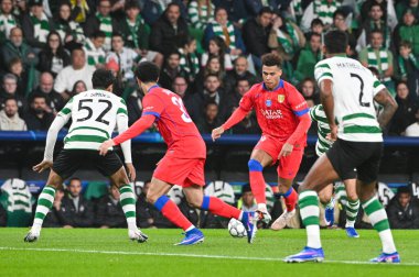 Lizbon, Portekiz. 20 Ocak 2026. Paris Saint Germain 'in orta saha oyuncusu Warren Zaire Emery, Lizbon' daki Estadio Jose Alvalade 'de UEFA Şampiyonlar Ligi için Paris Saint-Germain' e karşı mücadele ediyor..