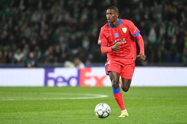 Lizbon, Portekiz. 20 Ocak 2026. Paris 'in Nuno Mendes savunucusu Saint Germain, Lizbon' daki Estadio Jose Alvalade 'de UEFA Şampiyonlar Ligi için Paris Saint-Germain' e karşı Spor Karargahı 'nda savaşıyor..