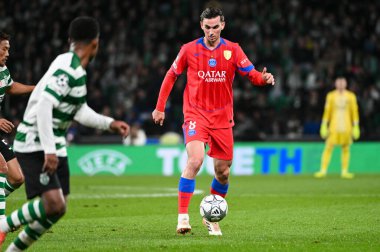 Lizbon, Portekiz. 20 Ocak 2026. Paris Saint Germain 'in Fabian Ruiz orta saha oyuncusu, Lizbon' daki Estadio Jose Alvalade 'de UEFA Şampiyonlar Ligi için Paris Saint-Germain' e karşı Sporting CP sırasında maç yapıyor..