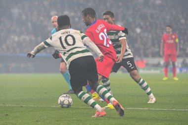 Lizbon, Portekiz. 20 Ocak 2026. Paris Saint Germain 'den Bradley Barcola, Sporting CP' de Geny Catamo 'ya karşı Paris Saint-Germain' e karşı Lizbon 'daki Estadio Jose Alvalade Şampiyonlar Ligi' nde mücadele ediyor.