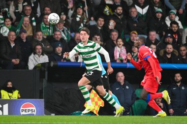 Lizbon, Portekiz. 20 Ocak 2026. Georgios Vagiannidis, Sporting CP 'nin savunucusu Estadio Jose Alvalade' deki UEFA Şampiyonlar Ligi için Paris Saint-Germain 'e karşı Sporting CP sırasında Paris Saint Germain' in savunucusu Nuno Mendes 'e karşı.