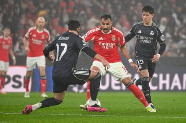 Lizbon, Portekiz. 28 Ocak 2026. SL Benfica 'dan Vangelis Pavlidis, Real Madrid' de Real Madrid 'e karşı Lizbon' da Estadio da Luz 'da oynanan UEFA Şampiyonlar Ligi maçında Raul Asencio' ya karşı forvet oynadı..