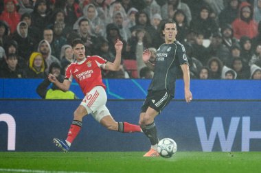 Lizbon, Portekiz. 28 Ocak 2026. SL Benfica 'nın orta saha oyuncusu Georgiy Sudakov, Lizbon' da Estadio da Luz 'da Real Madrid' e karşı mücadele ederken.