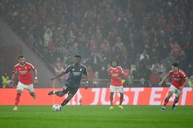 Lizbon, Portekiz. 28 Ocak 2026. Aurelien Tchouameni Real Madrid 'in orta saha oyuncusu Benfica maçında Real Madrid' e karşı Lizbon 'da Estadio da Luz' da mücadele etti..