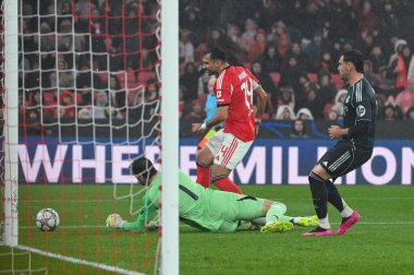 Lizbon, Portekiz. 28 Ocak 2026. SL Benfica forveti Vangelis Pavlidis, Real Madrid 'in Benfica kalecisi Thibaut Courtois' a karşı Lizbon 'da Estadio da Luz' da oynanan UEFA Şampiyonlar Ligi maçında Real Madrid 'e karşı oynadı..