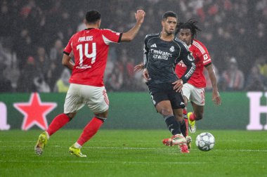 Lizbon, Portekiz. 28 Ocak 2026. Jude Bellingham Real Madrid 'in orta saha oyuncusu Benfica maçında Real Madrid' e karşı Lizbon 'da Estadio da Luz' da mücadele etti..