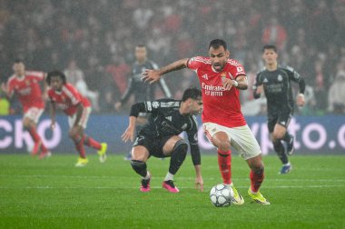 Lizbon, Portekiz. 28 Ocak 2026. SL Benfica 'dan Vangelis Pavlidis Lizbon' da Estadio da Luz 'da Real Madrid' e karşı mücadele ederken.