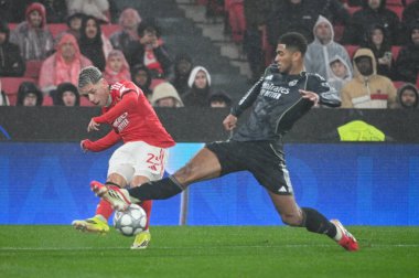 Lizbon, Portekiz. 28 Ocak 2026. Gianluca Prestianni, Benfica maçında Lizbon 'da Estadio da Luz' da Real Madrid 'e karşı mücadele etti..