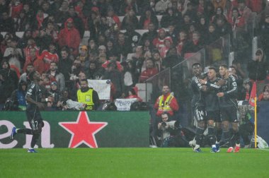 Lizbon, Portekiz. 28 Ocak 2026. Real Madrid 'in oyuncuları Benfica maçında Real Madrid ile Lizbon' daki Estadio da Luz 'da oynanan UEFA Şampiyonlar Ligi maçında golü kutladılar..