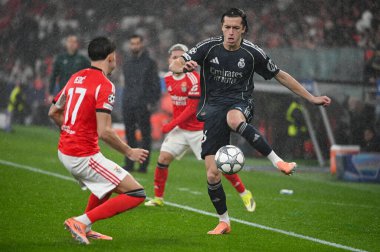 Lizbon, Portekiz. 28 Ocak 2026. Alvaro Carreras, Benfica maçında Lizbon 'da Estadio da Luz' da Real Madrid 'e karşı oynadığı maçta Real Madrid' i savundu..