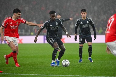Lizbon, Portekiz. 28 Ocak 2026. Real Madrid 'den Vinicius Junior Benfica maçında Lizbon' daki Estadio da Luz 'da Real Madrid' e karşı mücadele etti..