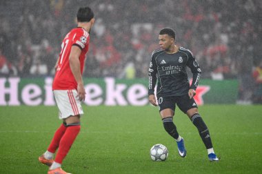 Lizbon, Portekiz. 28 Ocak 2026. Real Madrid 'in Kylian Mbappe forveti Benfica maçında Real Madrid' e karşı Lizbon 'da Estadio da Luz' da mücadele etti..