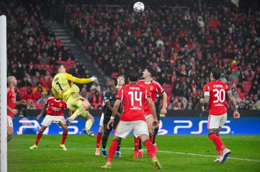 Lizbon, Portekiz. 28 Ocak 2026. SL Benfica kalecisi Anatoliy Trubin, Benfica maçında Real Madrid 'e karşı Lizbon' daki Estadio da Luz Şampiyonlar Ligi 'nde topu kurtardı..