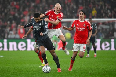 Lizbon, Portekiz. 28 Ocak 2026. Jude Bellingham Real Madrid 'in orta saha oyuncusu Benfica maçında Real Madrid' e karşı Lizbon 'da Estadio da Luz' da mücadele etti..