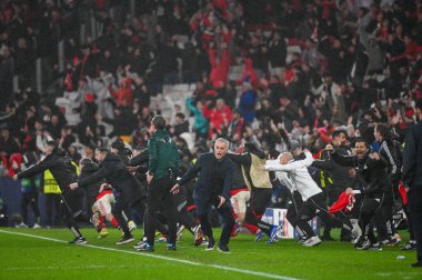 Lizbon, Portekiz. 28 Ocak 2026. SL Benfica teknik direktörü Jose Mourinho, Benfica 'dan Real Madrid' e karşı Lizbon 'da Estadio da Luz' da oynanan UEFA Şampiyonlar Ligi maçında attığı dördüncü golü kutluyor..