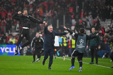 Lizbon, Portekiz. 28 Ocak 2026. SL Benfica teknik direktörü Jose Mourinho, Benfica 'dan Real Madrid' e karşı Lizbon 'da Estadio da Luz' da oynanan UEFA Şampiyonlar Ligi maçında attığı dördüncü golü kutluyor..