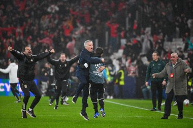 Lizbon, Portekiz. 28 Ocak 2026. SL Benfica teknik direktörü Jose Mourinho, Benfica 'dan Real Madrid' e karşı Lizbon 'da Estadio da Luz' da oynanan UEFA Şampiyonlar Ligi maçında attığı dördüncü golü kutluyor..