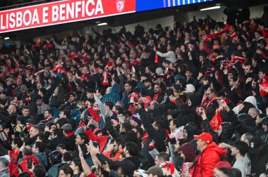 Lizbon, Portekiz. 28 Ocak 2026 'da Lizbon' daki Estadio da Luz 'da Real Madrid' e karşı yapılan Benfica maçında taraftarlar takımı alkışladılar..