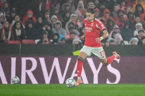 Lizbon, Portekiz. 28 Ocak 2026. Benfica maçında Lizbon 'da Estadio da Luz' da oynanan UEFA Şampiyonlar Ligi karşılaşmasında SL Benfica 'yı savunan Amar Dediç, Real Madrid' e karşı mücadele etti..