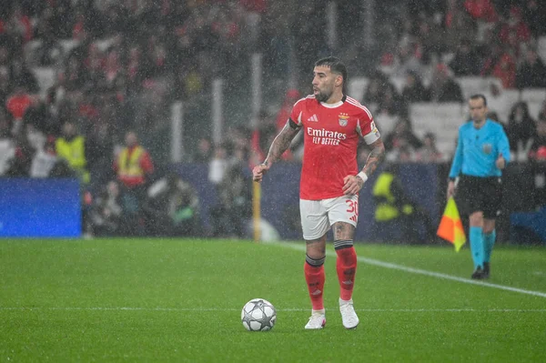 Lizbon, Portekiz. 28 Ocak 2026. Benfica maçında Lizbon 'da Estadio da Luz' da oynanan UEFA Şampiyonlar Ligi karşılaşmasında SL Benfica 'nın Nicolas Otamendi defansı yapıldı..