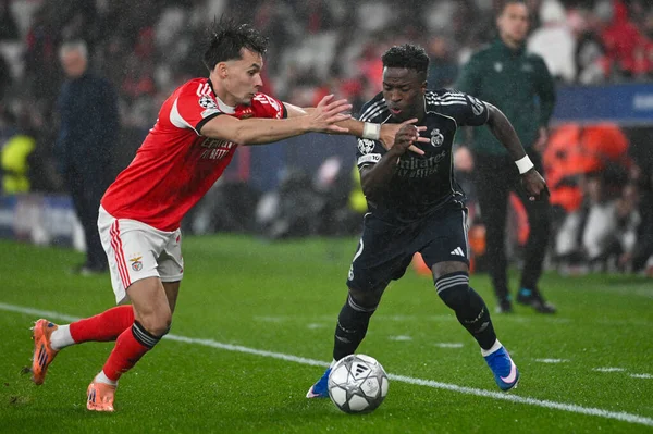 Lizbon, Portekiz. 28 Ocak 2026. Real Madrid 'den Vinicius Junior Benfica maçında Lizbon' daki Estadio da Luz 'da Real Madrid' e karşı mücadele etti..