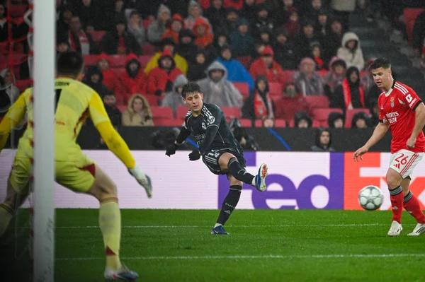 Lizbon, Portekiz. 28 Ocak 2026. Real Madrid 'in orta saha oyuncusu Arda Güler, Benfica maçında Lizbon' daki Estadio da Luz 'da Real Madrid ile karşılaştı..